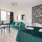 Unit By Metro Rondo Onz Short Rent Idealne Na W Warszawie Διαμέρισμα *