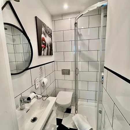 Unit By Metro Rondo Onz Short Rent Idealne Na W Warszawie Apartment