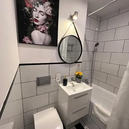 Apartment Unit By Metro Rondo Onz Short Rent Idealne Na W Warszawie Warsaw
