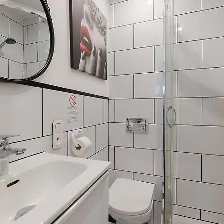Unit By Metro Rondo Onz Short Rent Idealne Na W Warszawie Appartement Warschau