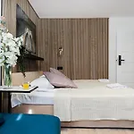 Unit By Metro Rondo Onz Short Rent Idealne Na W Warszawie ワルシャワ