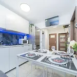 Unit By Metro Rondo Onz Short Rent Idealne Na W Warszawie アパート ワルシャワ