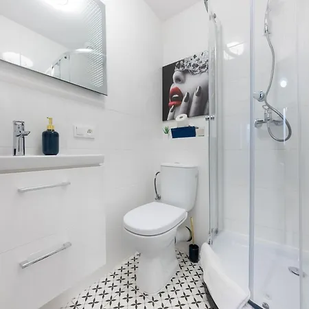 Unit By Metro Rondo Onz Short Rent Idealne Na W Warszawie Apartment *