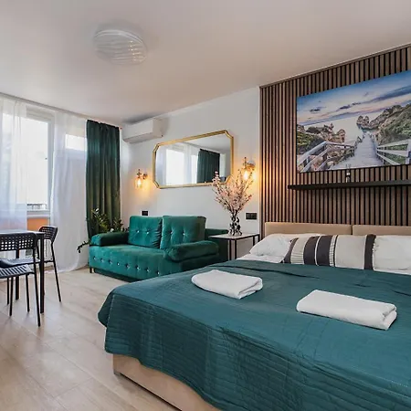 Apartment Unit By Metro Rondo Onz Short Rent Idealne Na W Warszawie
