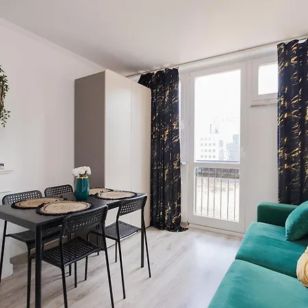 Apartment Unit By Metro Rondo Onz Short Rent Idealne Na W Warszawie